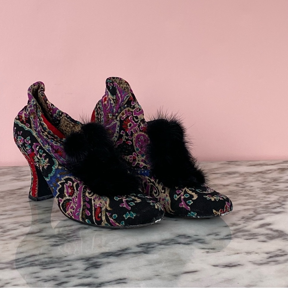 Vintage Embellished Paisley Crepe Heeled Shoes with Fur Trim by ‘BACI’ size 9